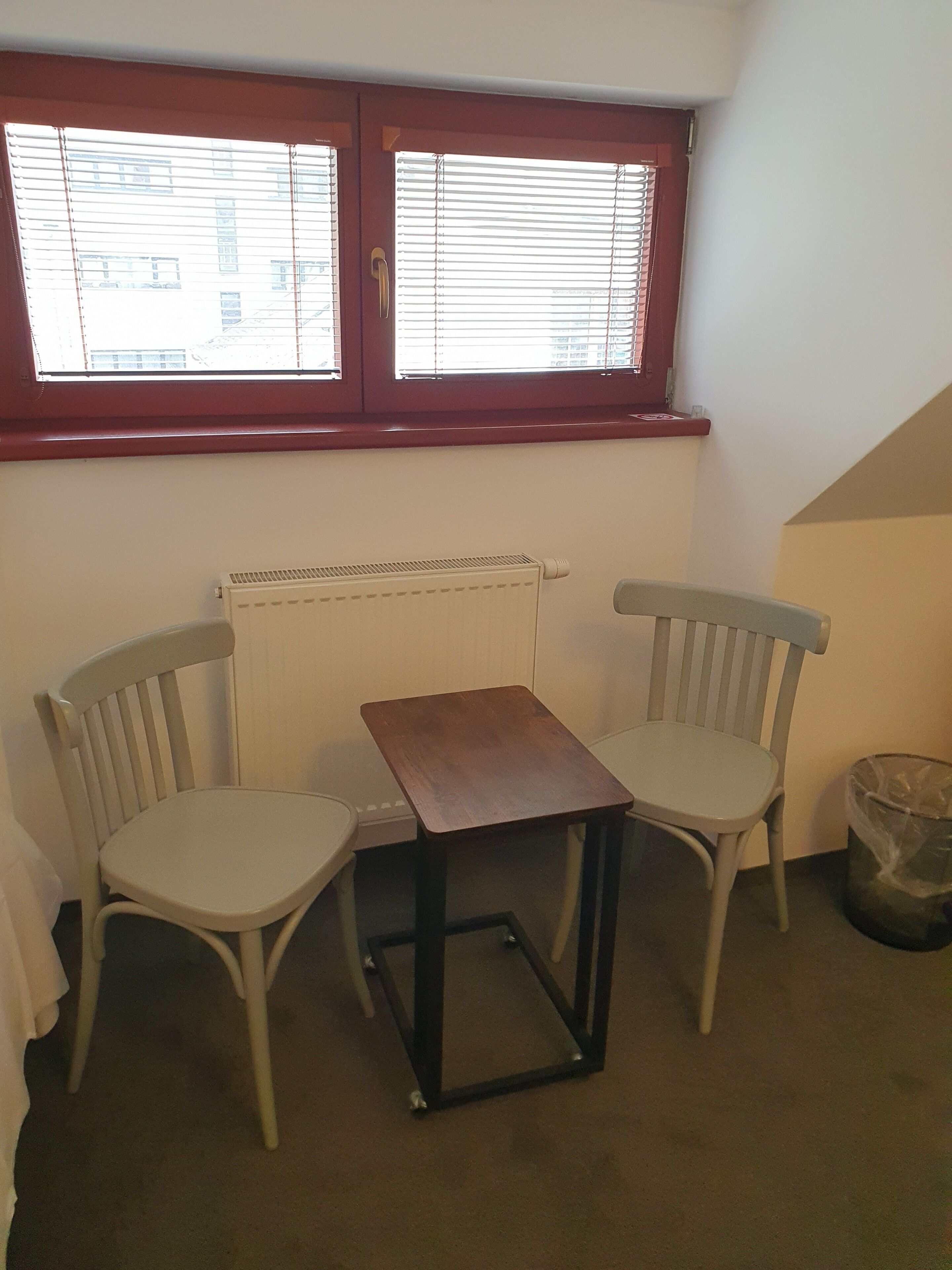 Junior Twin Room, Courtyard View | Dining