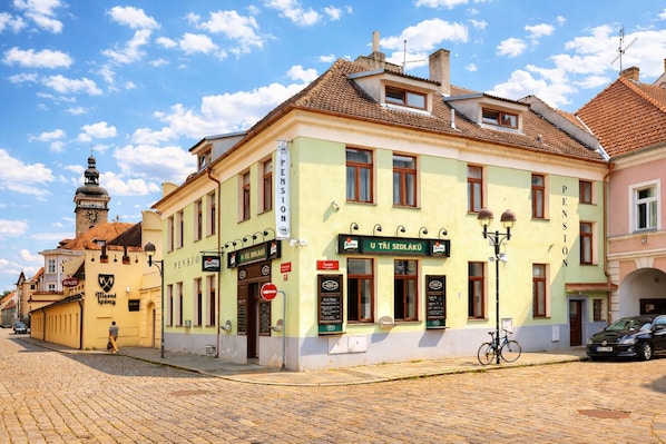 Vista frontal de la propiedad