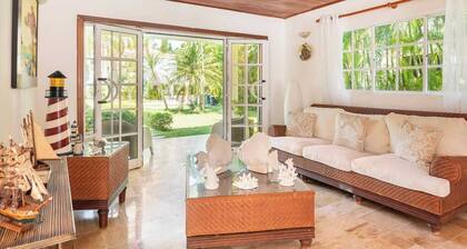 Private Villa w/ Pool &Daily Cleaning| Sleeps 12