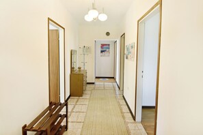 Interior - Spacious flat with terrace in Umag (Umag)