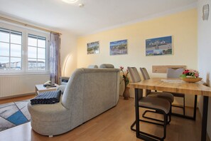 Interior - Apartment "Above the Harbor" with Sea View, Shared Terrace, and Wi-Fi (Sassnitz)