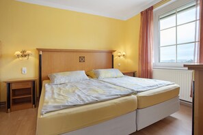 Room - Apartment "Above the Harbor" with Sea View, Shared Terrace, and Wi-Fi (Sassnitz)