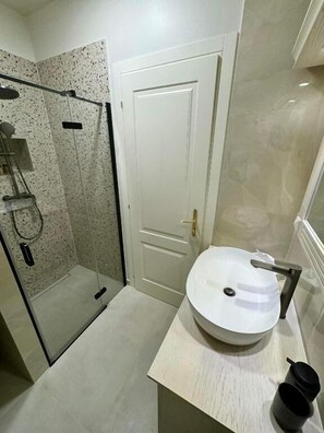 Apartment, Air conditioning, Courtyard View | Bathroom - Grace rooms Split - Old town center (Split)