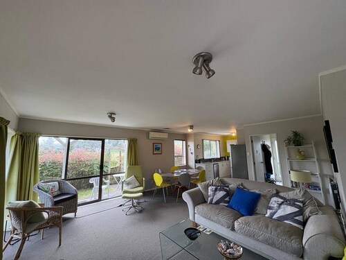 Coastal Escape in Raumati South
