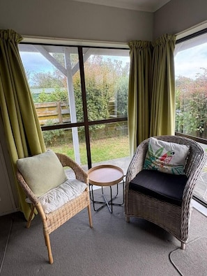 TV - Coastal Escape in Raumati South (Raumati Beach)