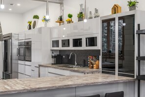 Private kitchen - CHATEAUALYMA-966 (Morin-Heights)