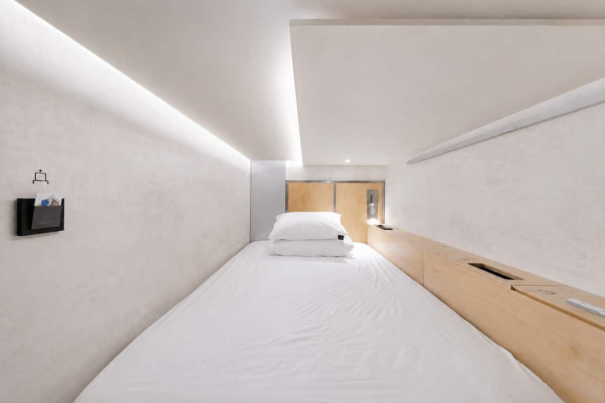 Capsule with Queen Bed - Female Only