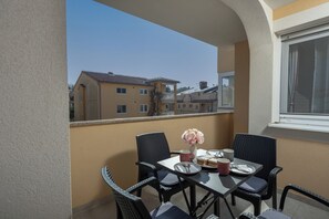 Standard Apartment, Multiple Bedrooms (Apartment Ana) | Outdoor dining - Apartment Ana (Medulin)