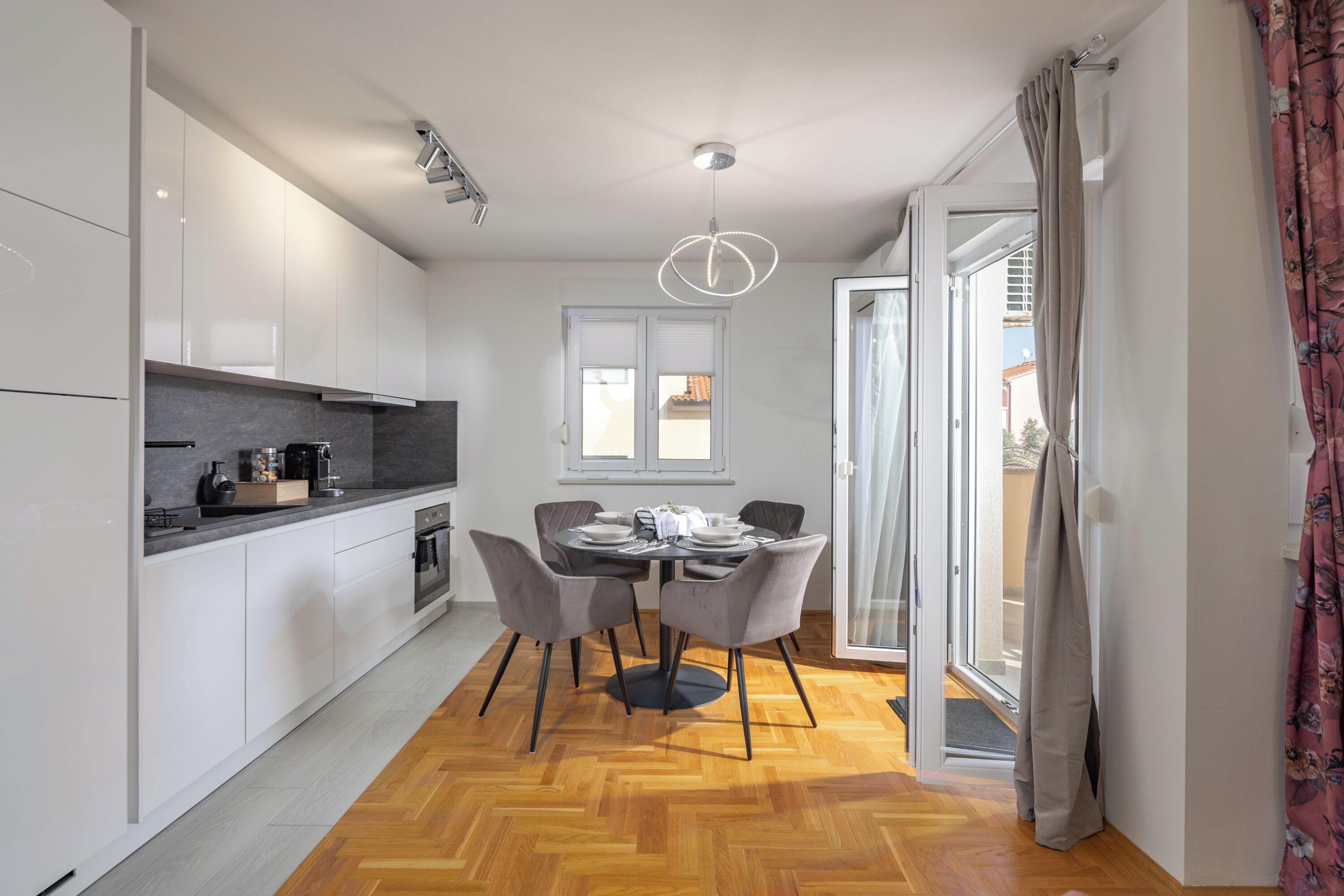 Standard Apartment, Multiple Bedrooms (Apartment Ana) | Private kitchen | Fridge, oven, stovetop, dishwasher