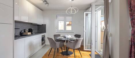 Standard Apartment, Multiple Bedrooms (Apartment Ana) | Private kitchen | Fridge, oven, stovetop, dishwasher