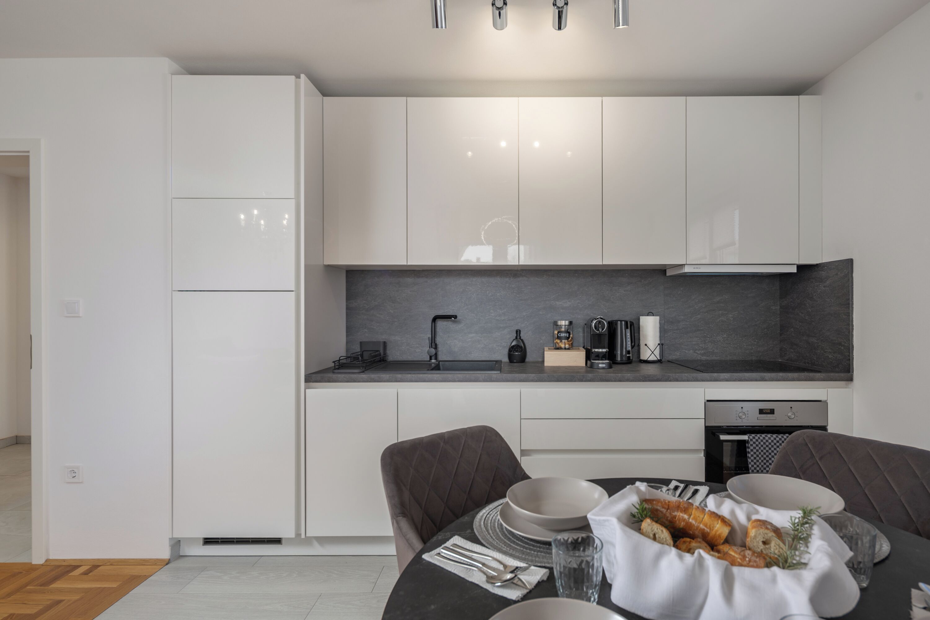 Standard Apartment, Multiple Bedrooms (Apartment Ana) | Private kitchen | Fridge, oven, stovetop, dishwasher