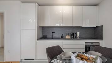 Standard Apartment, Multiple Bedrooms (Apartment Ana) | Private kitchen | Fridge, oven, stovetop, dishwasher
