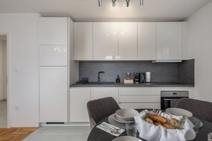 Standard Apartment, Multiple Bedrooms (Apartment Ana) | Private kitchen | Fridge, oven, stovetop, dishwasher - Apartment Ana (Medulin)