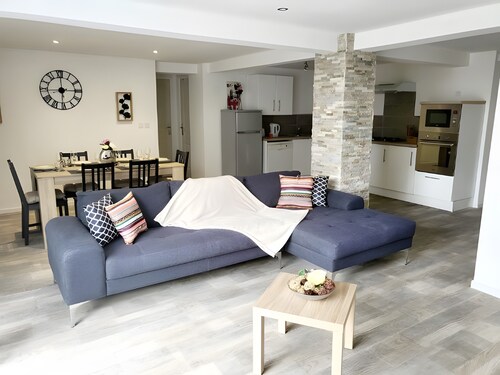 Appartement 'Amoré Fléchette Clim' avec Wi-Fi et Climatisation