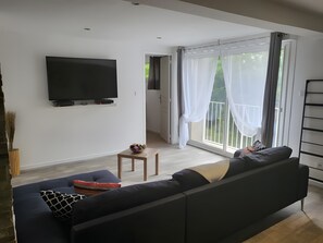 Living area - Amoré Fléchette Clim Apartment with Wi-Fi and Air Conditioning (Laplume)