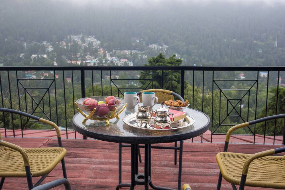 ELIVAAS 3 BHK with lounge The Meadow