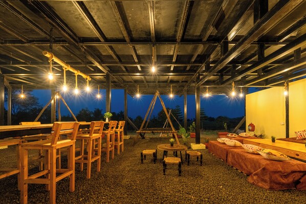Outdoor dining - Hotel Meera Palace (Nashik)