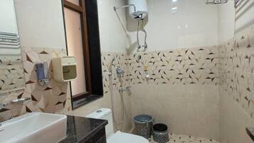 Family Suite, Balcony, Mountain View | Bathroom