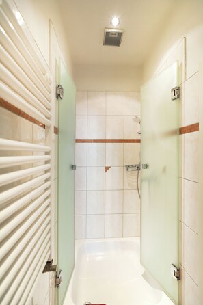 Bathroom - Vrbo Property (Rostock)