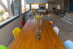 Dining - VILLA LOTUS MARE (CT)