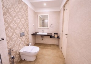 Bathroom - Hotel GR Palace - Sea View & Pool (Puri)