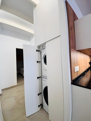 Interior - Apartment 'Portichuelo Majuelo Melocotón' with Wi-Fi and Air Conditioning (Almuñécar)