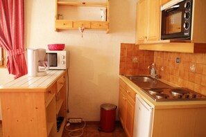 Classic Chalet, 1 Bedroom | Private kitchen - Gelinote Chalet for 4 People (Chatel)