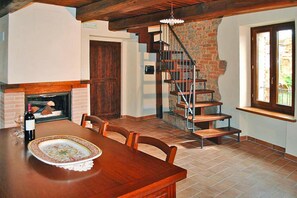 Luxury Apartment, 2 Bedrooms | Living room - Apartment in Montefortino With Communal Pool (Montefortino)