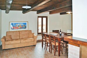 Living room - Apartment in Montefortino With Communal Pool (Montefortino)