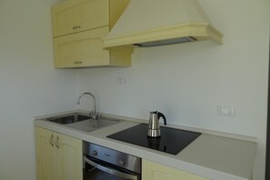 Private kitchen - Apartment in Montefortino With Communal Pool (Montefortino)