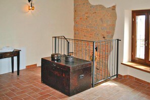 Luxury Apartment, 2 Bedrooms - Apartment in Montefortino With Communal Pool (Montefortino)