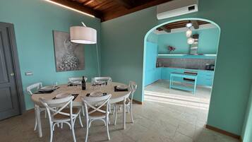 Maison Classique, 3 chambres | Restauration