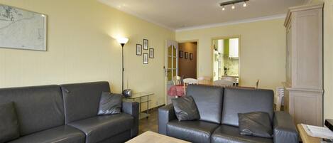 Comfort Apartment, 3 Bedrooms | Living room