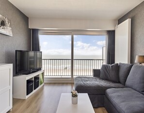 Classic Apartment, 2 Bedrooms | Living room - Apartment in Blankenberge Near the Pier (Blankenberge)