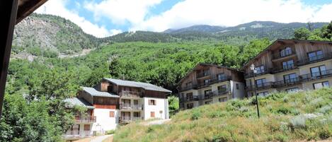 Departamento Confort, 3 habitaciones | Balcón