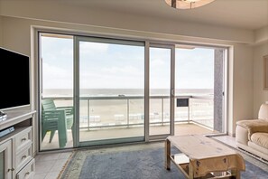 Classic Apartment, 3 Bedrooms | Living room - Apartment in Blankenberge With Sea Views (Blankenberge)