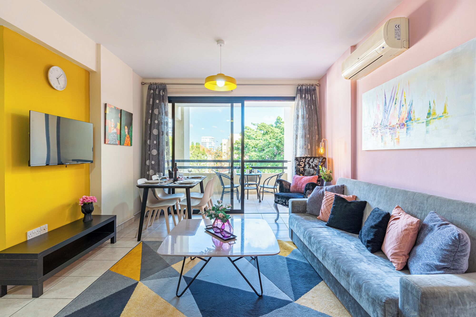 Appartement, 1 tweepersoonsbed met slaapbank, keuken, uitzicht op stad | Woonkamer