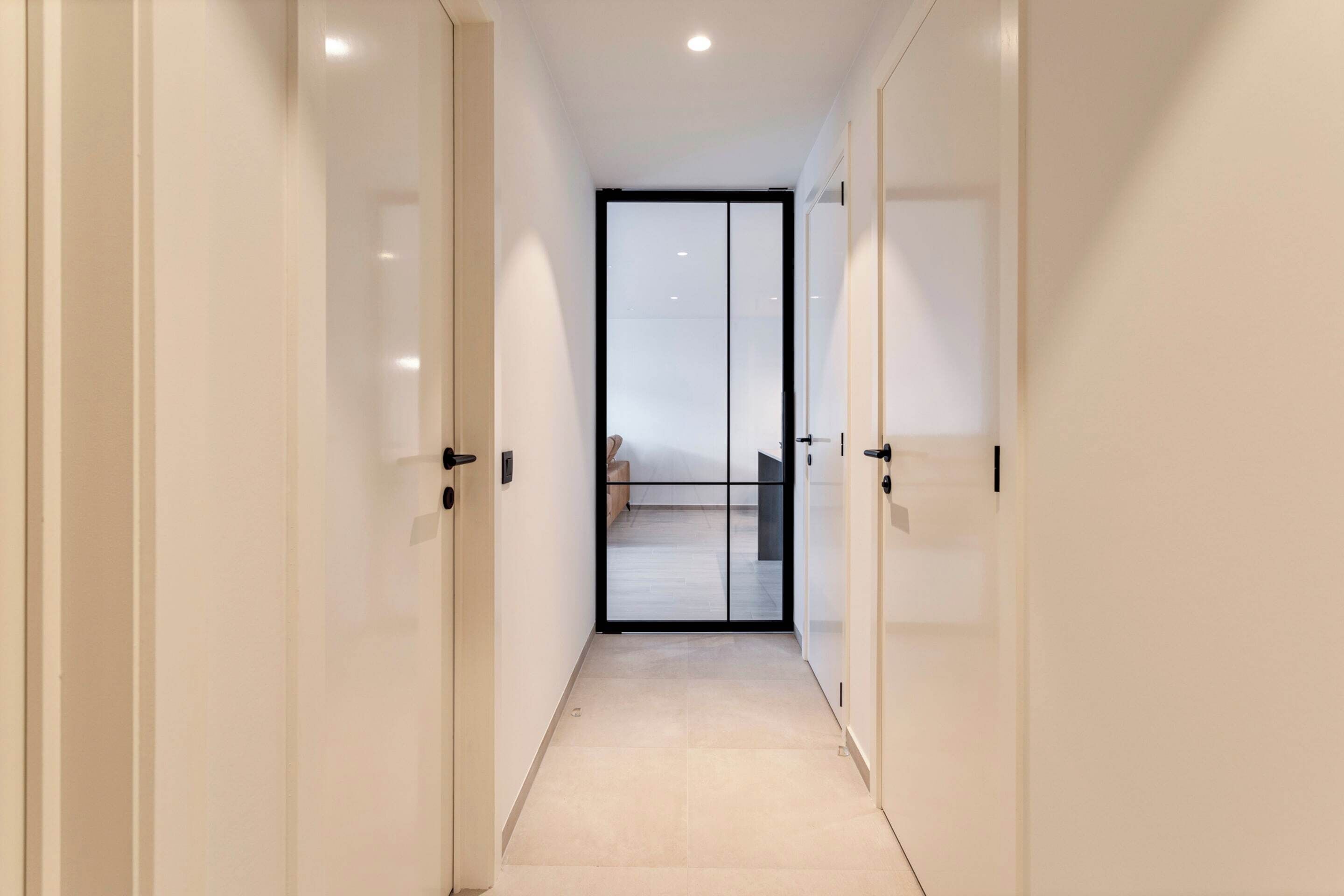 المنشأة من الداخل