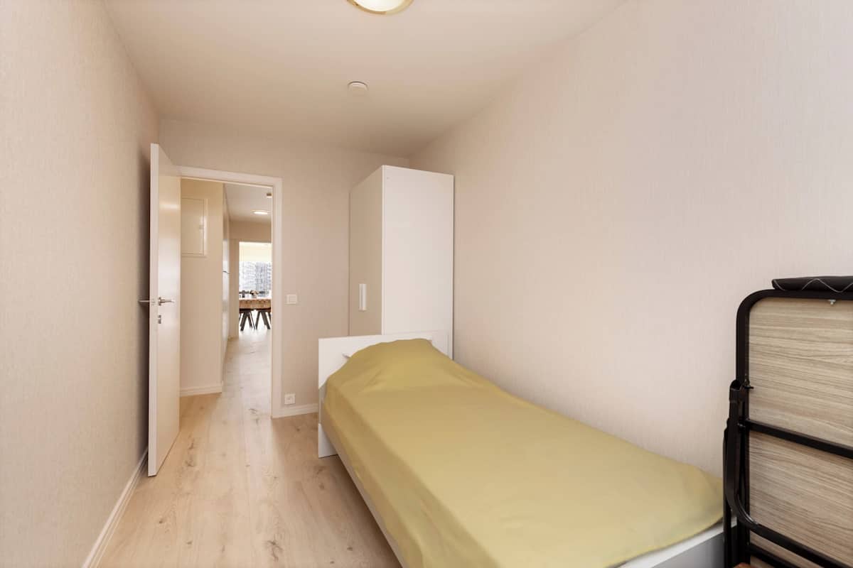 4 bedrooms, iron/ironing board