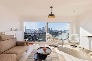 Classic-Apartment, 2 Schlafzimmer | Wohnzimmer | DVD-Player