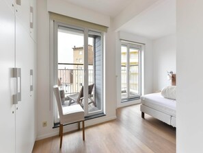6 bedrooms, iron/ironing board - Duplex at Albert Beach With Stunning Sea Views (Knokke-Heist)