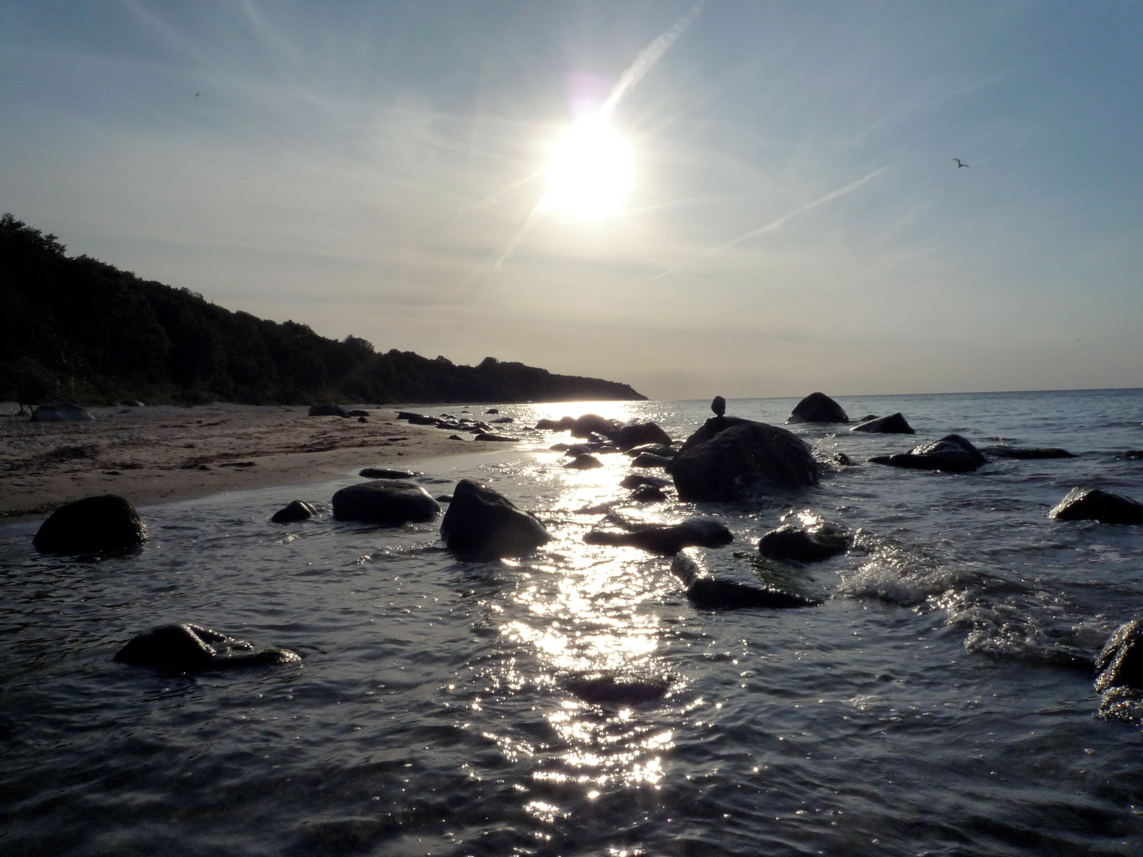 Playa en los alrededores y camastros 