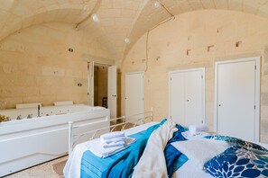 Spa - Corte Cochlea 'La Curte Suite' with Wi-Fi, AC, and Hot Tub (Cannole)