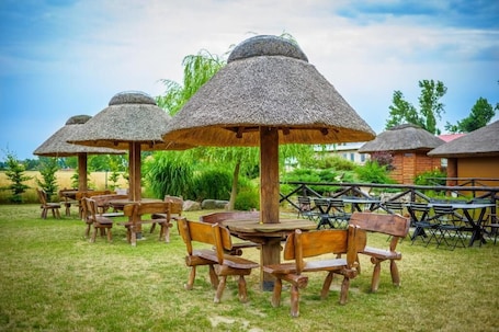 Outdoor dining. Hotel Słowianin