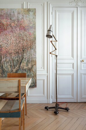 Interior - Pictural Momentum, by Veeve (Paris)