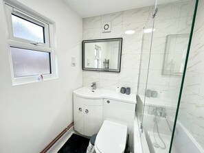 Dortoir Partagé, 1 chambre, accessible aux personnes à mobilité réduite | Salle de bain
