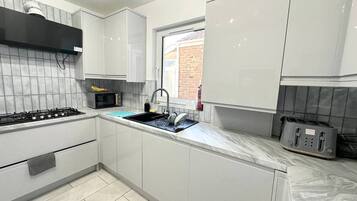 House, 4 Bedrooms | Interior