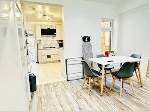 Nhà, 4 phòng ngủ | Phòng ăn