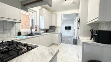 Maison, 4 chambres | Intérieur