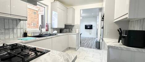 House, 4 Bedrooms | Interior